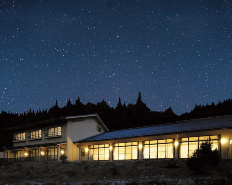 神明山荘 自然と懐石料理を味わう癒しの宿｜囲炉裏懐石と貴族の湯トロン温泉を満喫