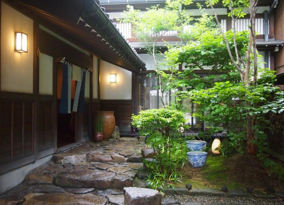 飛騨高山の贅沢な癒し宿「おやど古都の夢」｜温泉・美食・色浴衣で特別なひとときを