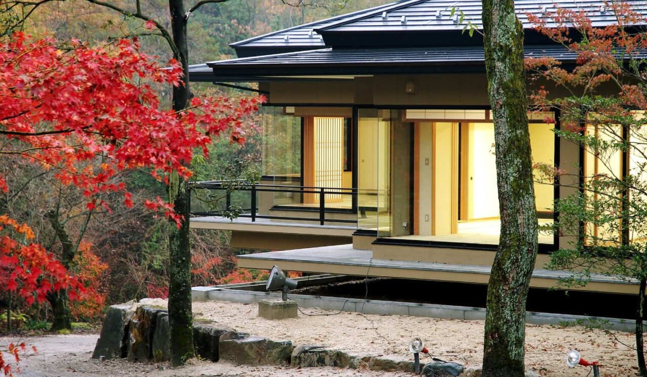 【岐阜・土岐の秘湯】山神温泉 湯乃元館　700年の歴史を受け継ぐ“美肌湯”と美濃焼のもてなし